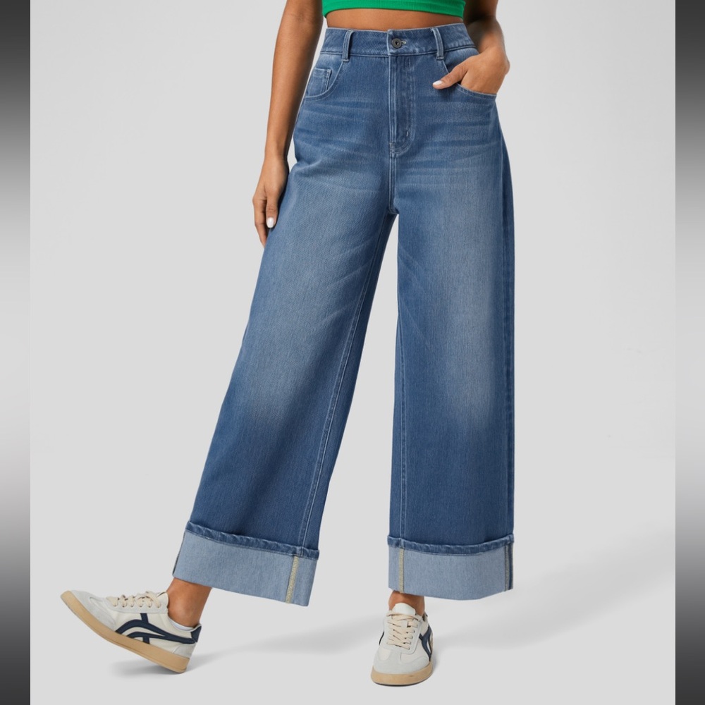 NWT HALARA stretch flex denim cuffed. Size Large